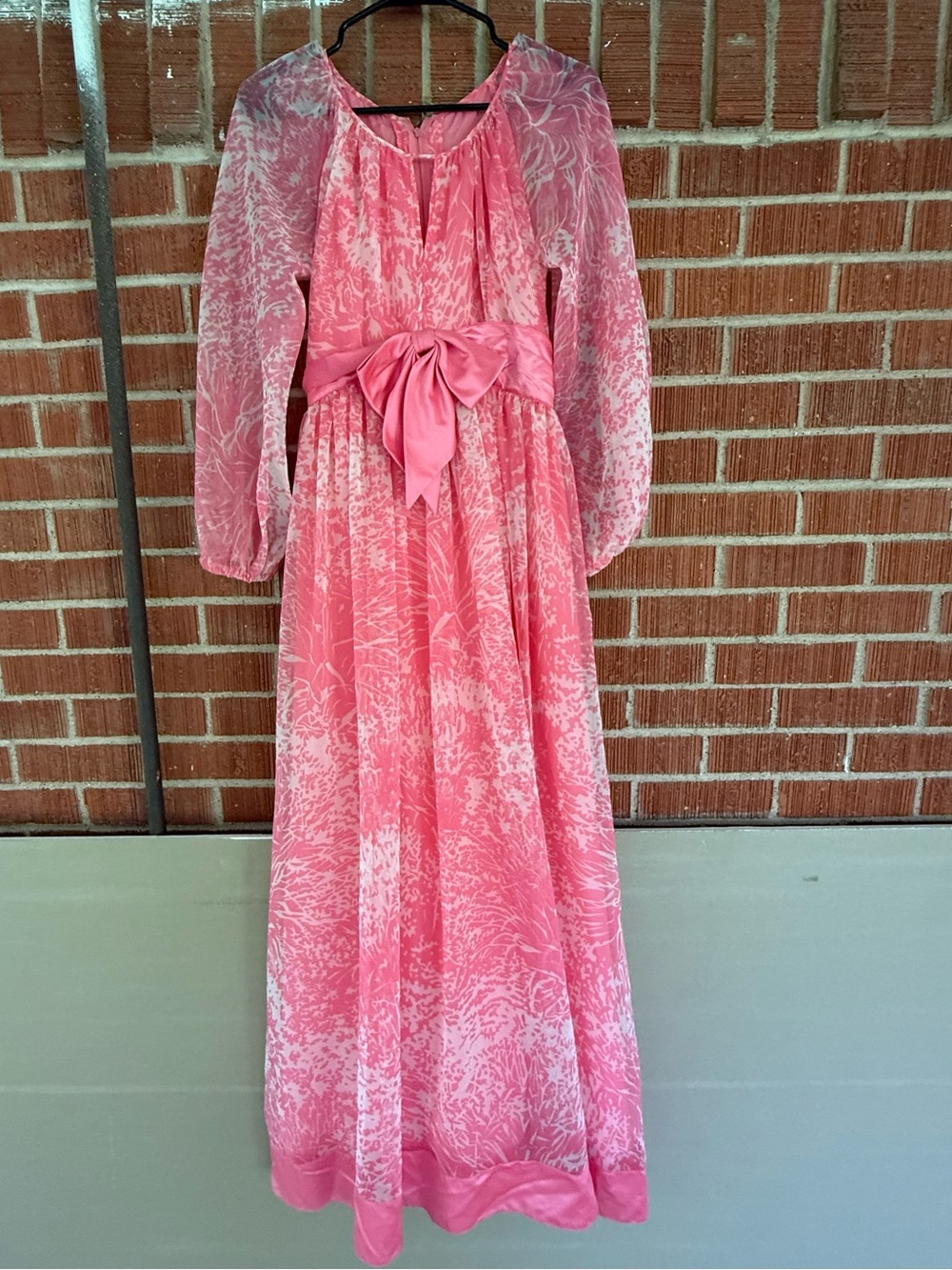 Vintage 60s/70s pink and white floral long sleeved maxi dress